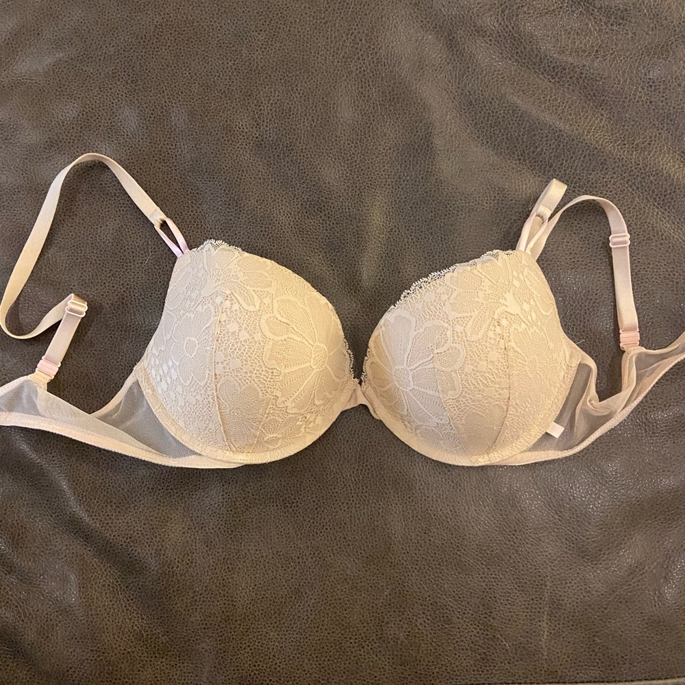 Elegant Lace Underwire Bra - Cream